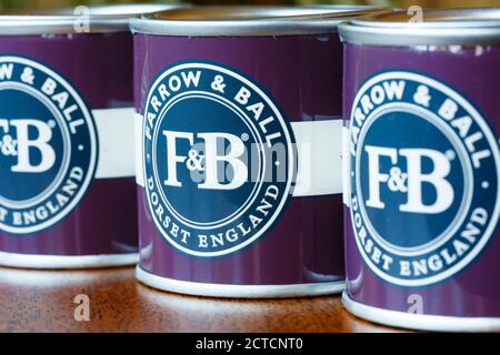 LONDON, Großbritannien - 30. November 2014. Farrow and Ball oder Farrow & Ball Paint Dosen, UK Stockfoto