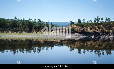 Abstrakte Landschaft im Mäander von Melero, Riomalo de Abajo, Las Hurdes, Cáceres, Spanien Stockfoto