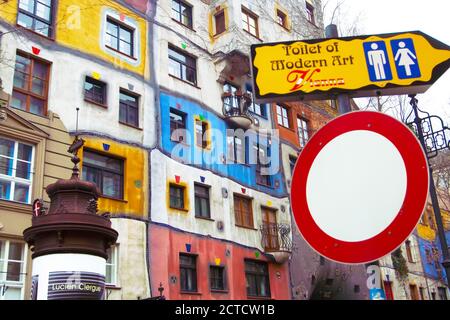 WIEN, ÖSTERREICH - 30. DEZEMBER 2007: Hundertwasserhaus oder Hundertwasserhaus Stockfoto