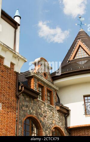 Wunderschöne alte Fassade in einem historischen Gebäude. Stockfoto