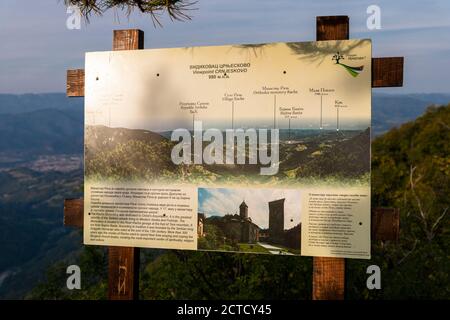 TARA Berg, Serbien - 16. September 2020: Aussichtspunkt namens Crnjeskovo, Tourismusbüro im Nationalpark Tara, in Serbien, Europa Stockfoto