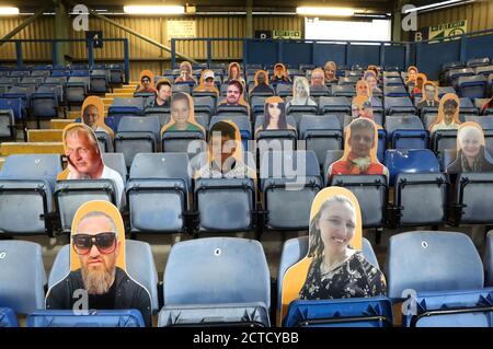 Eine allgemeine Ansicht Karton Ausschnitte von Fans während der Carabao Cup dritten Runde Spiel in Kenilworth Road, Luton. Stockfoto