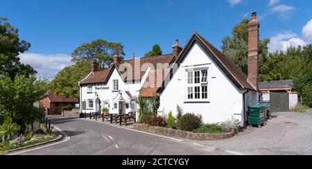 The Crown Public House, Newbury Road, Kingsclere, Hampshire, England, Großbritannien Stockfoto
