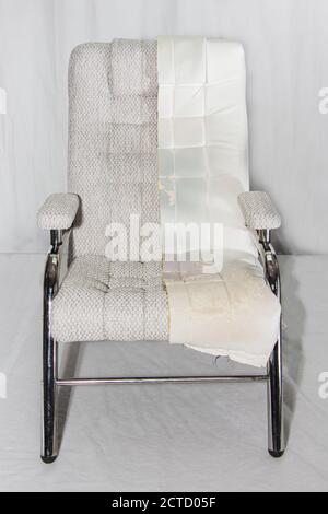 Alte schäbige Stühle, Möbel binden, alte Möbel. Stockfoto