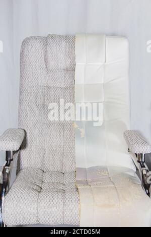 Alte schäbige Stühle, Möbel binden, alte Möbel. Stockfoto