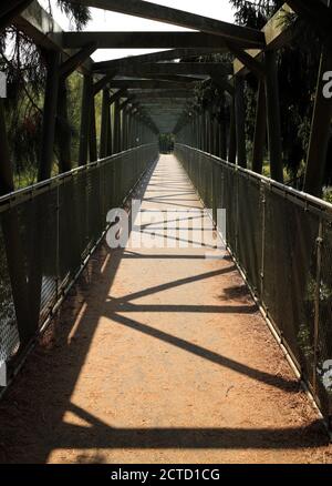 Fußgängerbrücke über den Fluss Severn in Arley, Worcestershire, England, Großbritannien. Stockfoto