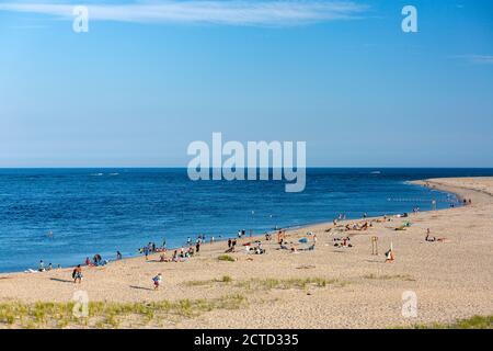 Menschen in Keegan Lighthouse Beach, Chatham , Massachusetts, USA Stockfoto