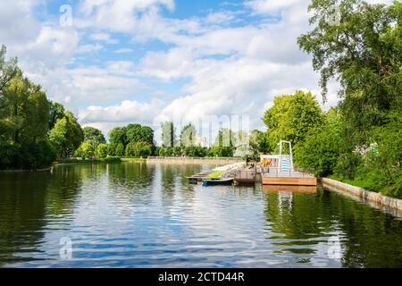 Golitsinski Teich am Gorki Park in Moskau, Russland. Stockfoto