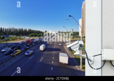 CCTV-Kamera oder Überwachung auf der Hauptverkehrsstraße Stockfoto