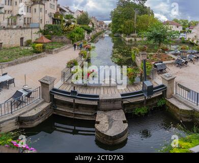 Dole, Frankreich - 08 31 2020: Blick auf den Gerberkanal Stockfoto