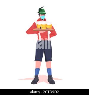 Mann in medizinische Maske hält Bierkrüge Oktoberfest Party Feier Coronavirus Quarantäne Konzept Kerl in deutscher traditioneller Kleidung voller Länge vektorgrafik Stock Vektor