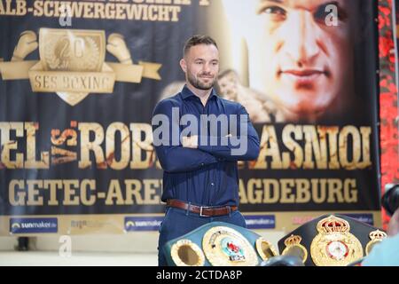 Dominic Bösel bei der Pressekonferenz Deutsche Meisterschaft im Schwestegewicht in Der Veranstaltungsstätte Johanniskirche in Magdeburg,22.9.2020 Stockfoto