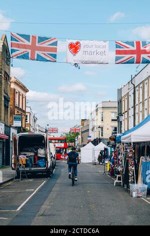 Leerer Portobello Road Market in London Stockfoto