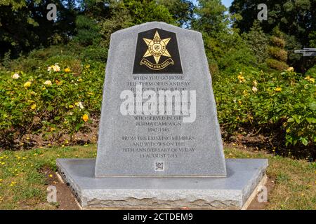 Gedenkstein für diejenigen, die in der Burma-Kampagne 1942-1945 auf dem Gelände von Castle Park, Colchester, Essex, Großbritannien gedient. Stockfoto