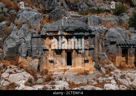 Alte lykische Felsgräberruinen in Demre, ehemalige Myra, Antalya, Türkei Stockfoto