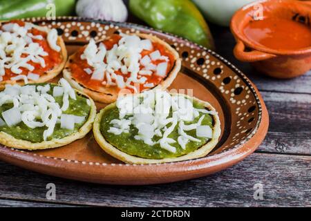 Mexikanische Sopes handgemachte traditionelle Lebensmittel in Mexiko Stockfoto