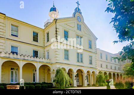 Das Lucey Administration Center ist im Spring Hill College, 22. August 2020, in Mobile, Alabama, abgebildet. Das Gebäude wurde 1869 erbaut. Stockfoto