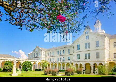 Das Lucey Administration Center ist im Spring Hill College, 22. August 2020, in Mobile, Alabama, abgebildet. Das Gebäude wurde 1869 erbaut. Stockfoto