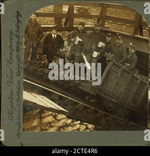 Miners Going in the Slope, Hazelton, Pennsylvania, USA, Keystone View Company, 1905, Pennsylvania, Hazleton (Pa Stockfoto