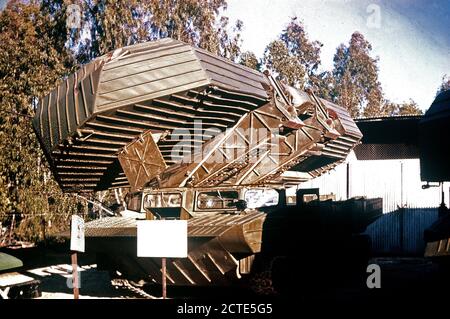 1974 - eine Linke Vorderansicht eines sowjetischen - eingebaute APS schwere amphibischen Fähre mit dem Ponton teilweise entfaltet. Stockfoto