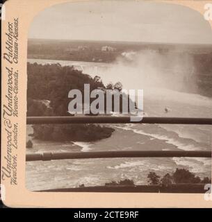 Niagara und seine große Wolke aus aufsteigendem Spray, vom Distant Tower, USA, Underwood & Underwood, 1895, New York (Staat), Niagara Falls (N.Y. und Ont.), Niagara Falls Stockfoto