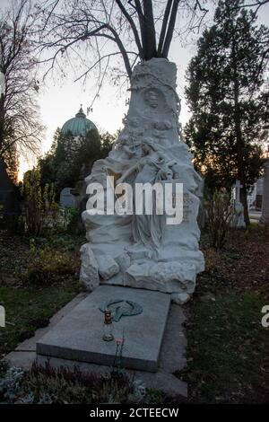 Grab von Johann Strauss II. (Geb. Johann Baptist Strauss; 25. Oktober 1825 – 3. Juni 1899), Wiener Zentralfriedhof, Wien, Österreich. Stockfoto