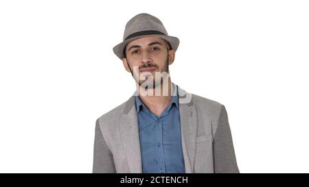 Arab Presenter in beiläufiger Spaziergang mit Tablet und Blättern Seiten auf sie auf weißem Hintergrund. Stockfoto