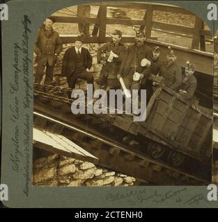 Miners Going in the Slope, Hazelton, Pennsylvania, USA, Keystone View Company, 1905, Pennsylvania, Hazleton (Pa Stockfoto