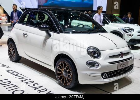 120. Jubiläum Sonderedition Fiat 500L auf dem 89. Genfer Autosalon präsentiert. GENF, SCHWEIZ - 6. MÄRZ 2019 Stockfoto