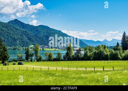 Walchsee bei Koessen am Wilden und Zahmer Kaiser in Tirol, Österreich. Stockfoto