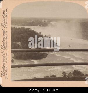 Niagara und seine große Wolke aus aufsteigendem Spray, vom Distant Tower, USA, Underwood & Underwood, 1895, New York (Staat), Niagara Falls (N.Y. und Ont.), Niagara Falls Stockfoto