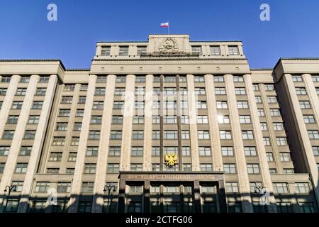 Moskau, Russland - 03. März 2019: Fassade der Staatsduma, Parlamentsgebäude der Russischen Föderation Stockfoto