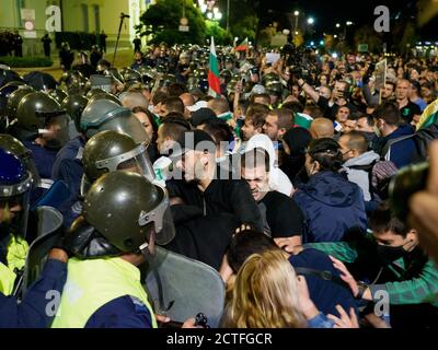 Sofia, Bulgarien. September 2020, 22. Zusammenstoß zwischen Polizei und Demonstranten am Unabhängigkeitstag. Die Situation eskalierte, nachdem die Demonstranten nicht zugelassen wurden Stockfoto