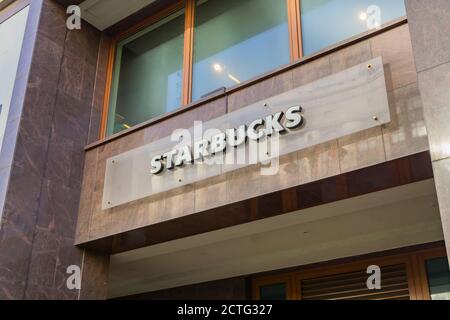 Moskau, Russland - 03. März 2019: Starbucks Coffee Shop Logo. Weltweit Kaffee-Unternehmen und Kaffeehauskette Stockfoto