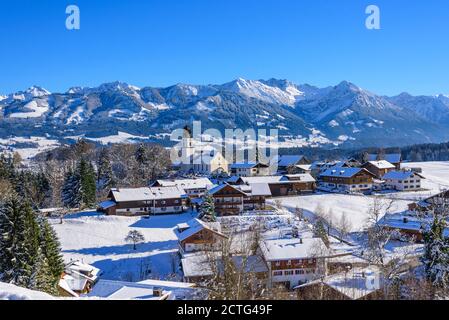 Winterliches Panorama im oberallgäu bei Sonthofen Stockfoto