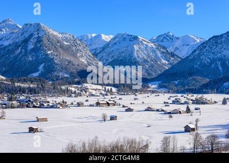 Impressionen aus dem frisch verschneiten Oberallgäu bei Oberstdorf Stockfoto