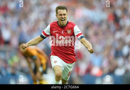 AARON RAMSEY FEIERT DAS SCORING DES GEWINNERS IN DER EXTRAZEIT. ARSENAL V HULL CITY. FA CUP FINALE. BILD : © MARK SCHMERZ Stockfoto