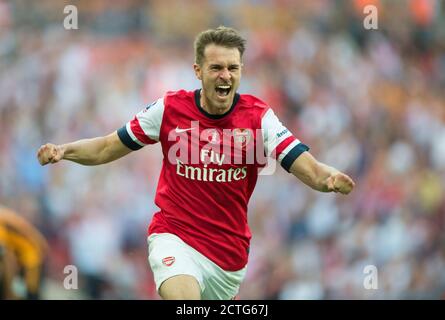 AARON RAMSEY FEIERT DAS SCORING DES GEWINNERS IN DER EXTRAZEIT. ARSENAL V HULL CITY. FA CUP FINALE. BILD : © MARK SCHMERZ Stockfoto