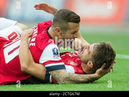 AARON RAMSEY FEIERT MIT WILSHERE DEN SIEGER IN DER EXTRAZEIT. ARSENAL V HULL CITY. FA CUP FINALE. PIC : © MARKIEREN SCHMERZEN Stockfoto