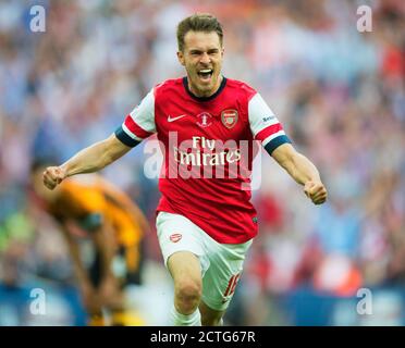 AARON RAMSEY FEIERT DAS SCORING DES GEWINNERS IN DER EXTRAZEIT. ARSENAL V HULL CITY. FA CUP FINALE. BILD : © MARK SCHMERZ Stockfoto