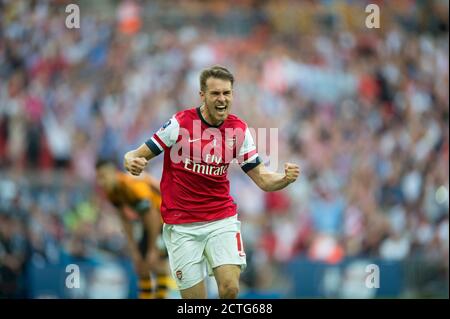 AARON RAMSEY FEIERT DAS SCORING DES GEWINNERS IN DER EXTRAZEIT. ARSENAL V HULL CITY. FA CUP FINALE. BILD : © MARK SCHMERZ Stockfoto