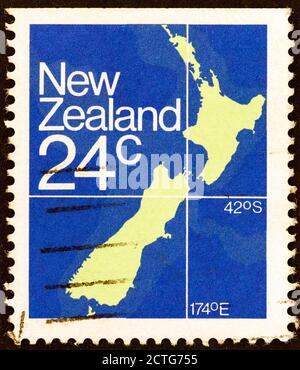NEUSEELAND - UM 1982: Eine in Neuseeland gedruckte Briefmarke zeigt Karte von Neuseeland, um 1982. Stockfoto