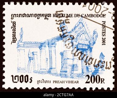 KAMBODSCHA - UM 2001: Eine in Kambodscha gedruckte Briefmarke aus der 'Tempel'-Ausgabe zeigt Preah Vihear, um 2001. Stockfoto