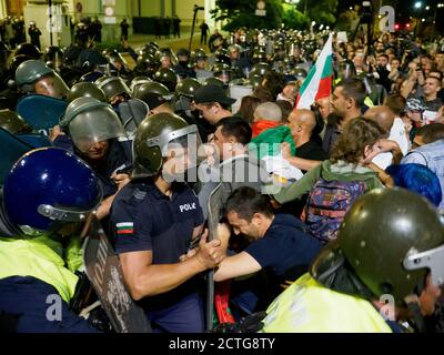 Sofia, Bulgarien. September 2020, 22. Zusammenstoß zwischen Polizei und Demonstranten am Unabhängigkeitstag. Die Situation eskalierte, nachdem die Demonstranten nicht zugelassen wurden Stockfoto