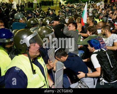 Sofia, Bulgarien. September 2020, 22. Zusammenstoß zwischen Polizei und Demonstranten am Unabhängigkeitstag. Die Situation eskalierte, nachdem die Demonstranten nicht zugelassen wurden Stockfoto