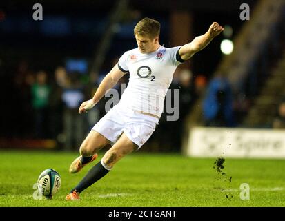 OWEN FARRELL STARTET EINE STRAFE SCHOTTLAND gegen ENGLAND SECHS NATIONEN MEISTERSCHAFT - MURRAYFIELD Copyright Picture : Mark Pain / Alamy 08/2/2014 Stockfoto