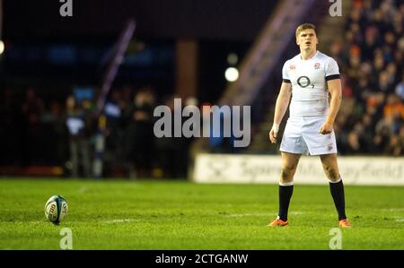 OWEN FARRELL STARTET EINE STRAFE SCHOTTLAND gegen ENGLAND SECHS NATIONEN MEISTERSCHAFT - MURRAYFIELD Copyright Picture : Mark Pain / Alamy 08/2/2014 Stockfoto