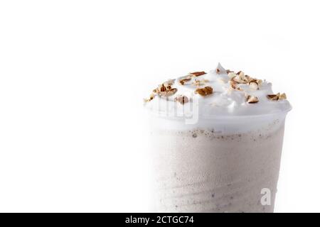 Weiße Schokolade, Vanille und Nüsse Eismilchshake isoliert auf weißem Hintergrund.Copy Raum Stockfoto