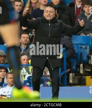 Ein FRUSTRIERTER JOSE MOURINHO Chelsea gegen Crystal Palace Premier League - Stamford Bridge Copyright Picture : © Mark Pain /12/2013 Stockfoto