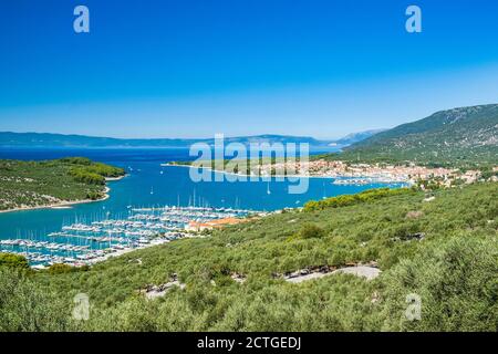 Panoramablick auf die Stadt Cres auf der Insel Cres in Kroatien Stockfoto